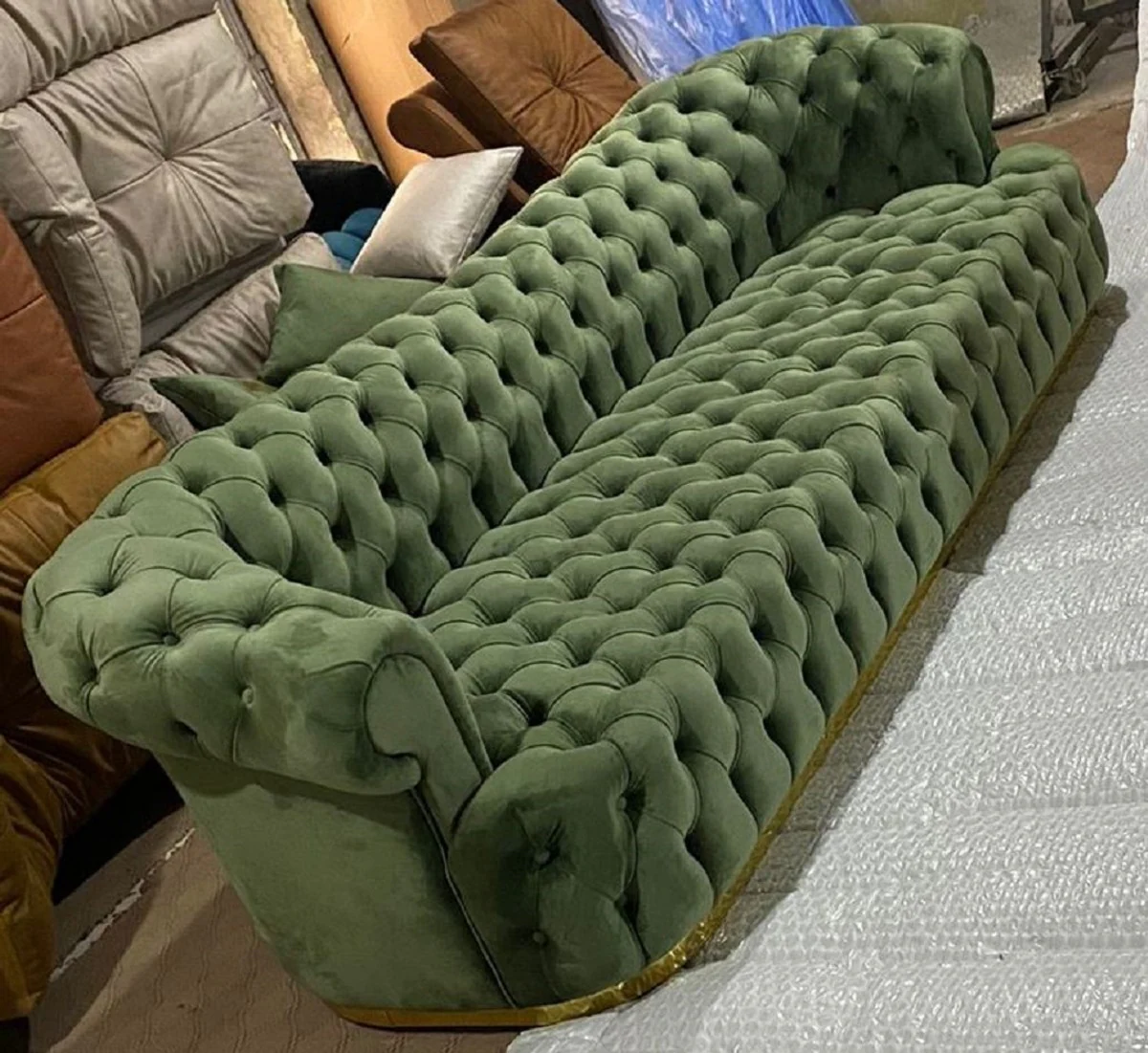 Luxury Chesterfield sofa green / gold 270 x 85 x H. 85 cm - Living room sofa - Hotel sofa - Living room furniture - Chesterfield furniture - Luxury furniture - Luxury furnishings